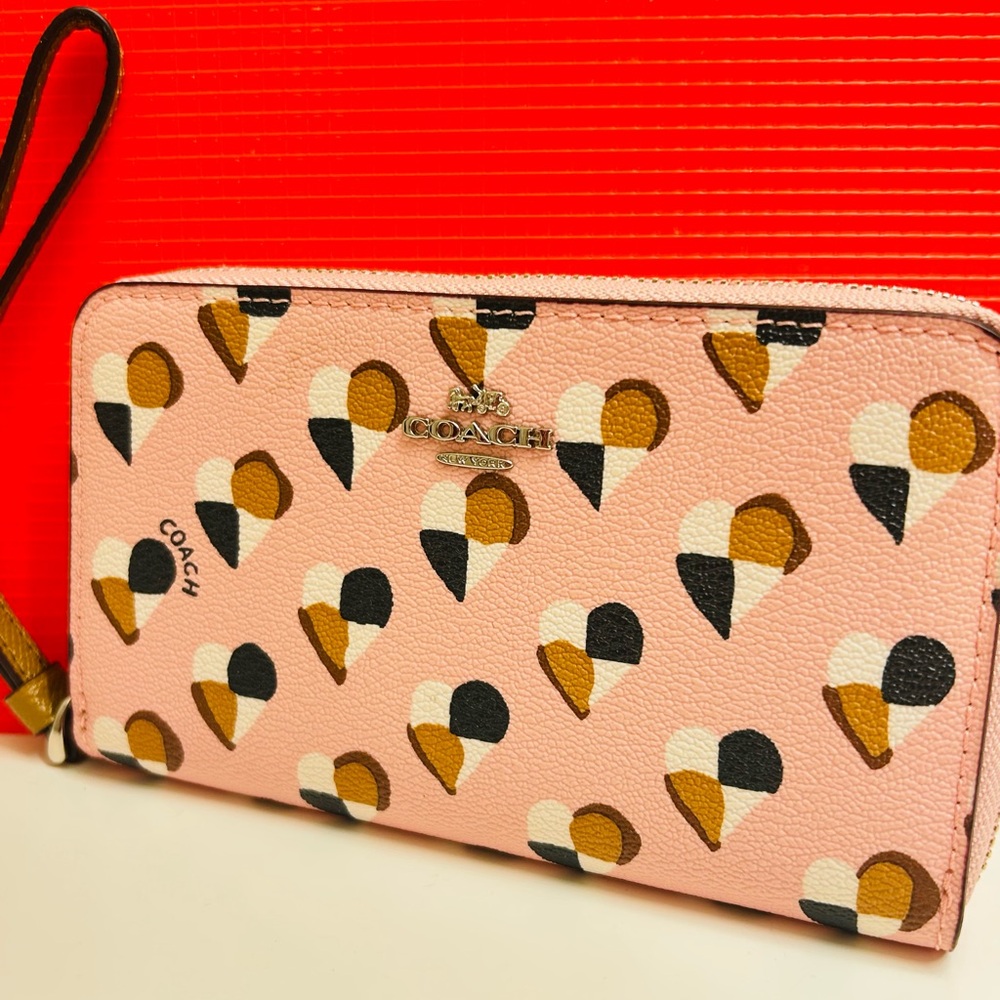 NWOT Coach Heart Zip around Wallet